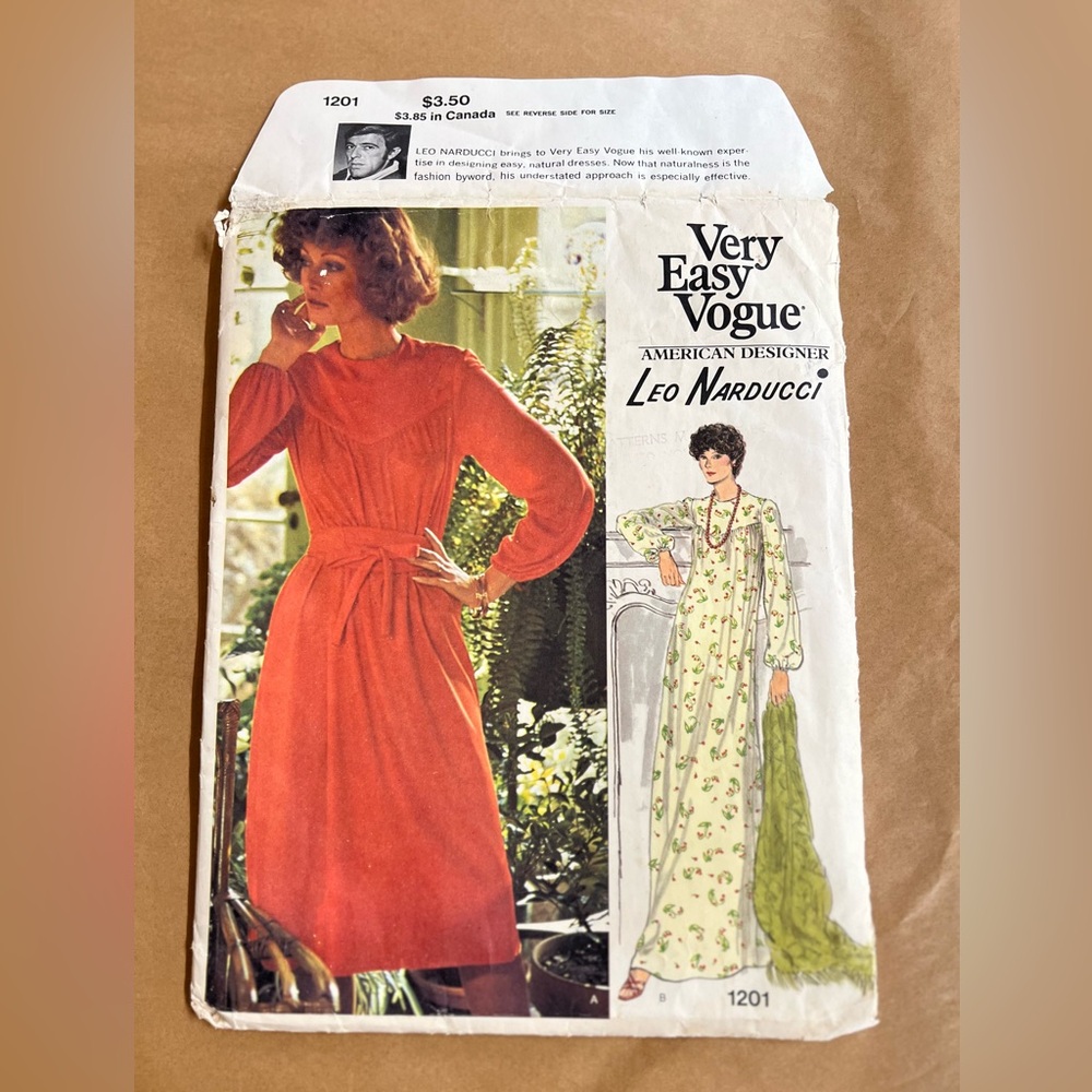 Very Easy Vogue Pattern Leo Narducci American Designer 1973 UnCut Factory folded